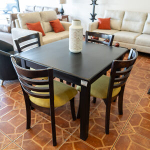 Comedor Cuadrado de Cenízaro