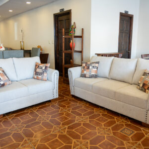 Sillón 3-2 con Broches – Elegancia y Protección