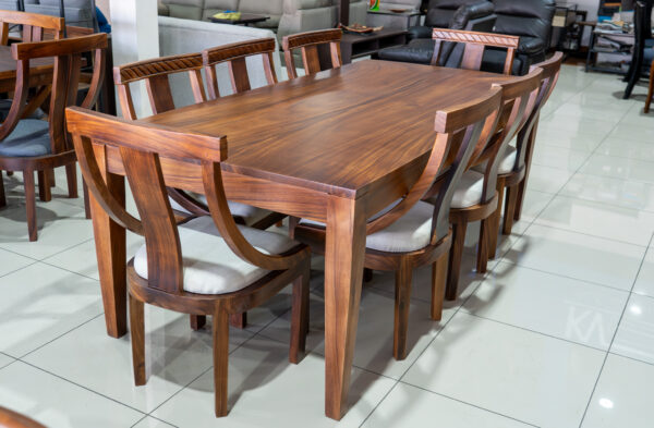 Comedor Flamante con 8 Sillas en Cenízaro