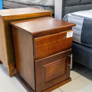 Mesa de Noche en Pino